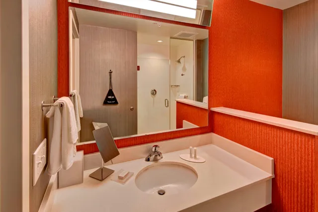 جناح بسريرين كوين، COURTYARD WESTBURY LONG ISLAND 4/4