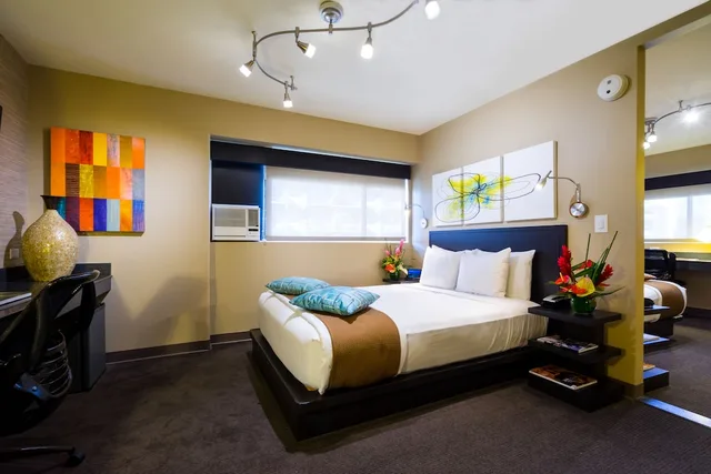 Lifestyle, Family Suite, 2 Queen Beds, City View, Vive Hotel Waikiki 7/10