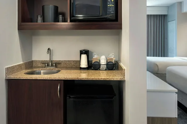جناح بسريرين كوين مع سرير سحّاب إضافي لذوي الإعاقة، Springhill Suites Pittsburgh Mills 9/10