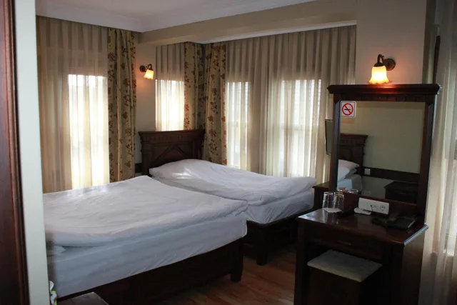 غرفة قياسية ثلاثية، HOTEL SULTAN HILL 1/6