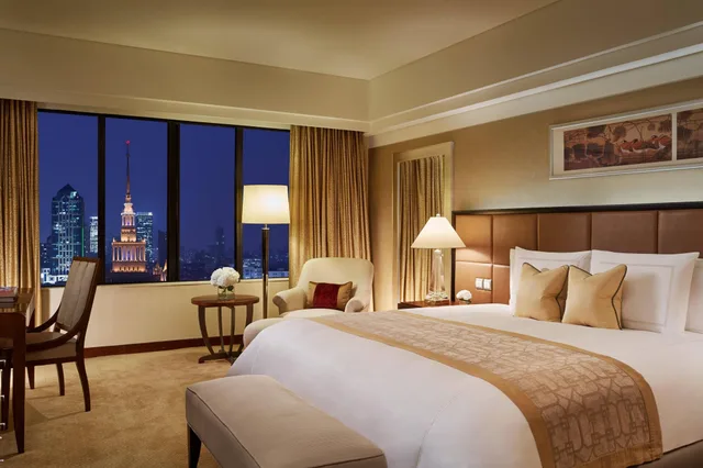 غرفة كلوب ديلوكس بسرير كينج بإطلالة على المدينة، Portman Ritz Carlton 2/7