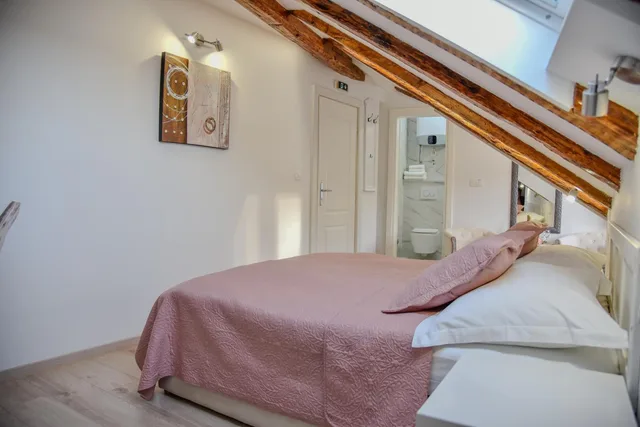 غرفة قياسية بسرير مزدوج في الملحق، Kastel 1700 Boutique Hotel 6/10
