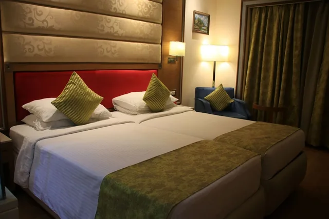 غرفة ديلوكس بسرير كينج بإطلالة على المدينة، Hotel De Sovrani 2/6