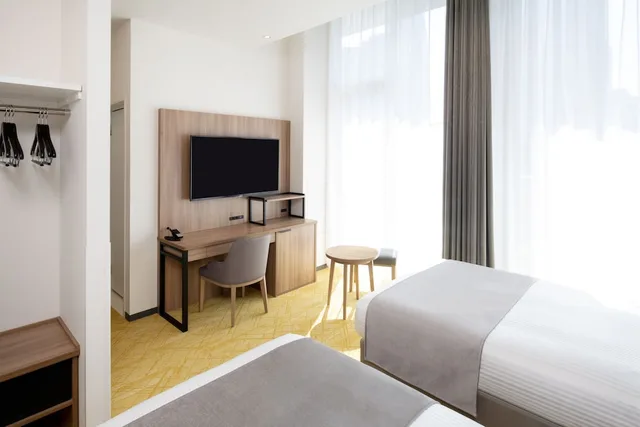 غرفة سوبيريور بسريرين منفصلين بإطلالة، Hotel Mystays Nishi-Shinjuku 2/3