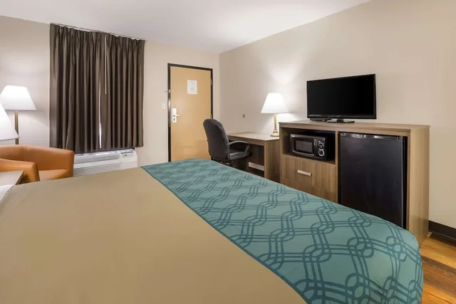 غرفة بسرير كينج للمدخنين لذوي الإعاقة، Econo Lodge Hendersonville 3/3