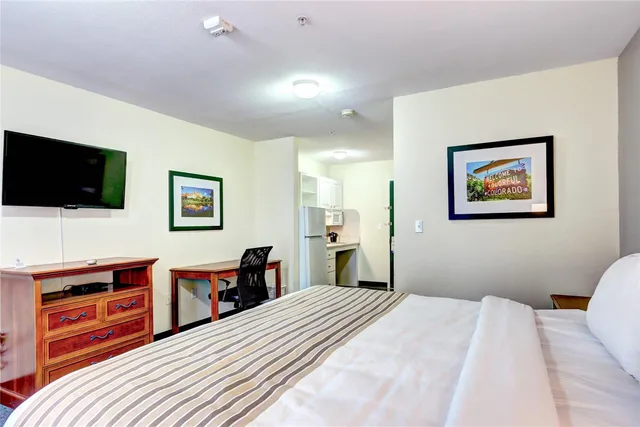 غرفة بسرير كينج لذوي الإعاقة، Suburban Studios Westminster Denver North 1/6