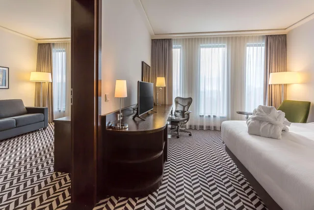 جناح سوبيريور بسرير كينج بغرفة نوم واحدة، Hilton Garden Inn Krakow Airport 3/3
