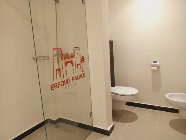 غرفة قياسية ثلاثية، Erfoud palace 2/2