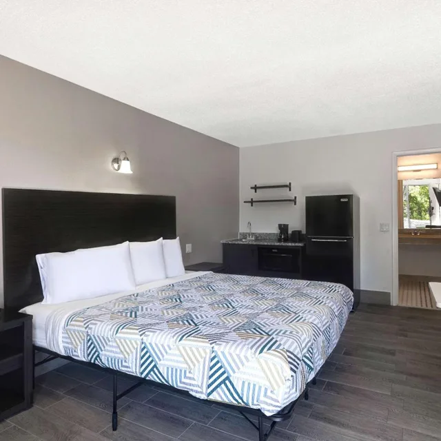 غرفة بسرير كينج، Motel 6 Branson West Silver Dollar City 4/10
