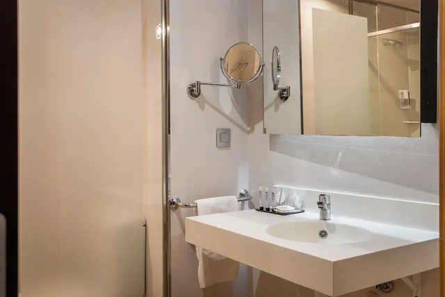 Standard, Twin Beds, Madanis Hotel 9/10