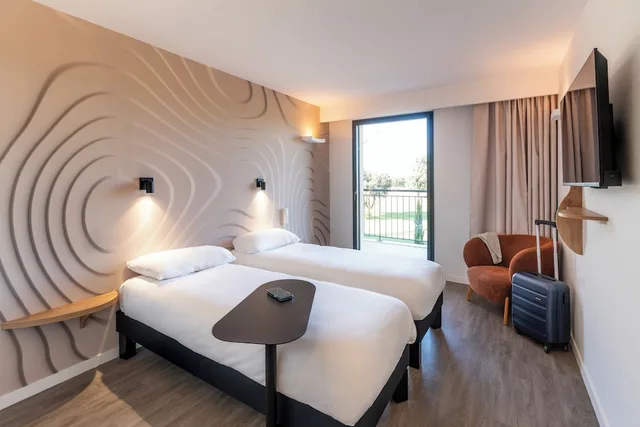 غرفة كومفورت بسريرين منفصلين بشرفة، ibis Styles Cabries Aix-en-Provence TGV 4/10