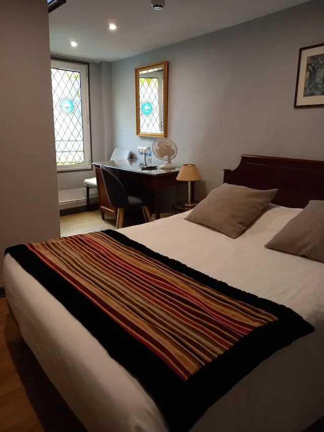غرفة قياسية بسرير مزدوج، Brit Hotel Les Comtes de Champagne Centre Historique 6/10