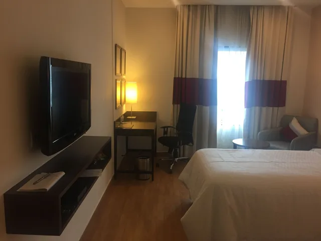 جناح بسرير كينج بإطلالة على المدينة، FOUR POINTS BY SHERATON VADODARA 5/8