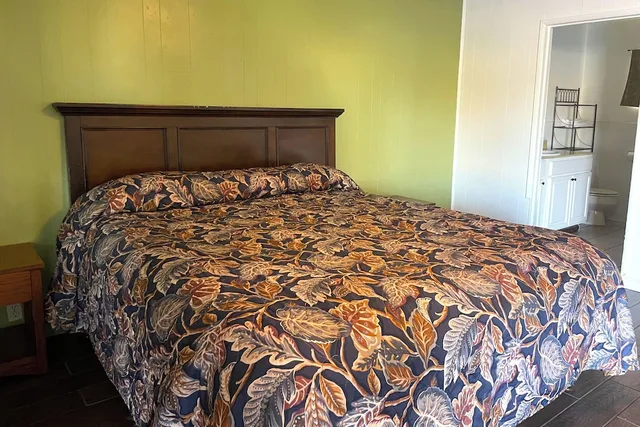 غرفة بسرير كينج لغير المدخنين، Oak Motel Modesto CA 6/10
