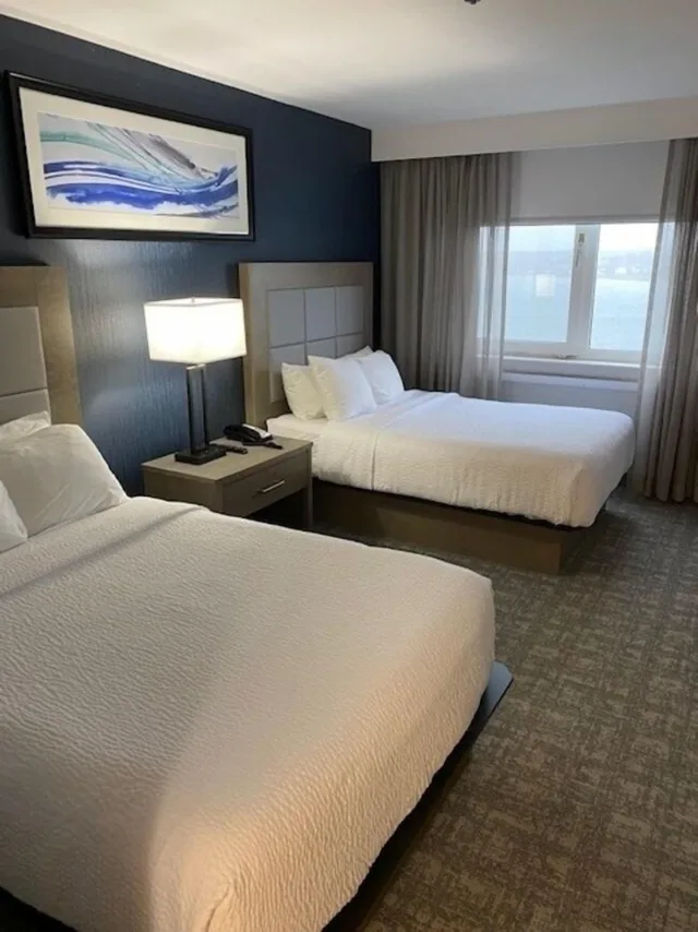 جناح بسريرين مزدوجين بغرفة نوم واحدة مع أريكة، The Simon Hotel Sydney 2/5