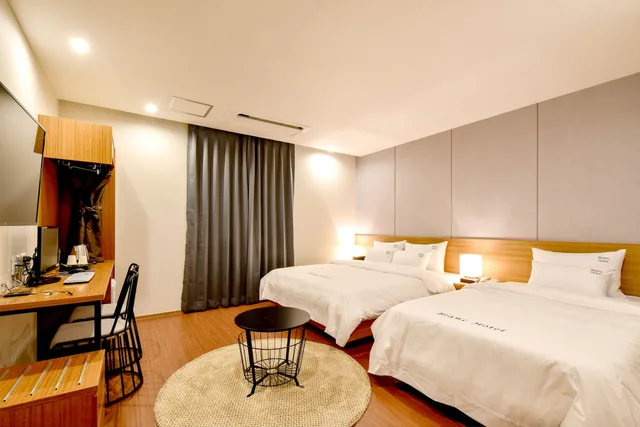غرفة ديلوكس بسرير مزدوج وسرير فردي، Blanc Business Hotel 2/4