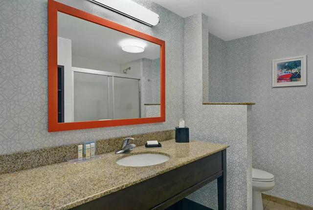 غرفة بسرير كينج، Hampton Inn Bath Brunswick Area Me 4/4