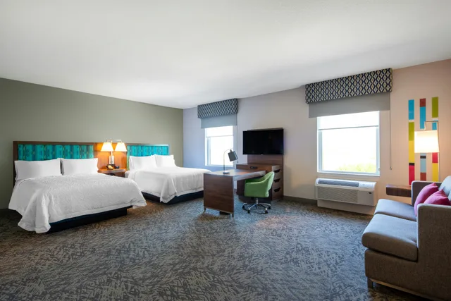 Suite, 2 Queen Beds, Hampton Inn and Suites Edmonton St. Albert, AB 3/5