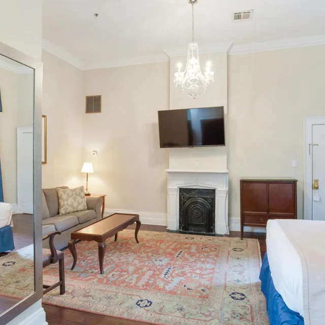 جناح جونيور بسريرين كوين، Andrew Jackson Hotel 5/6