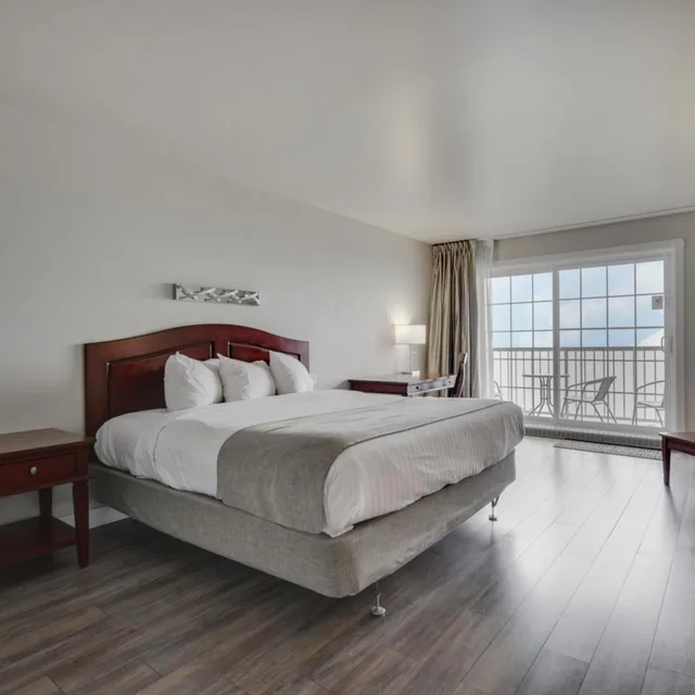 Pavilion, Standard, King Bed، Hotel Le Petit Manoir Du Casino 6/10
