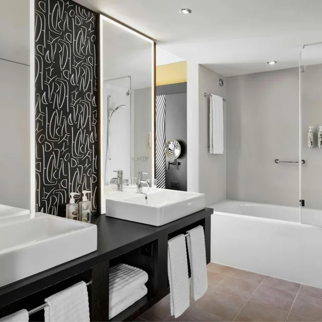 Executive, Suite, King Bed, Sofa, Club Lounge Access, RENAISSANCE ZURICH TOWER HOTEL 7/9