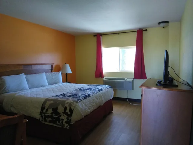 غرفة قياسية بسرير كينج، Mountain View Inn & Rv Park 1/3