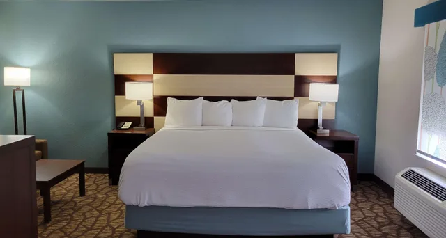 جناح بسرير كينج مع أريكة بحوض جاكوزي بحوض استحمام، Best Western Joliet Inn & Suites 4/10