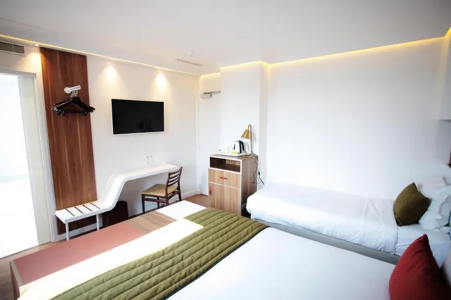 Executive, Triple, Hotel Eiffel Turenne 2/3