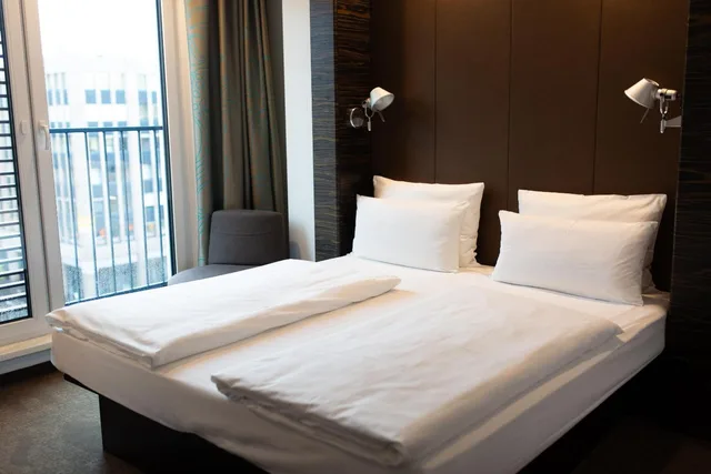 غرفة بسرير كينج، Hotel Motel One Dusseldorf-Hauptbahnhof 2/7