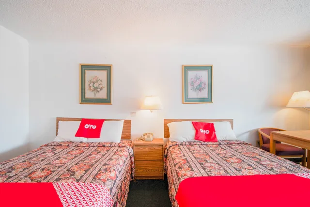 غرفة بسريرين مزدوجين، The Grand Inn 1/2
