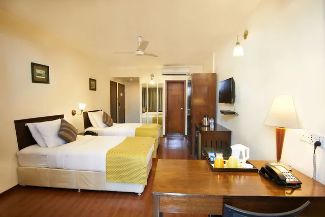 Comfort, King Bed, The Shalimar 4/10