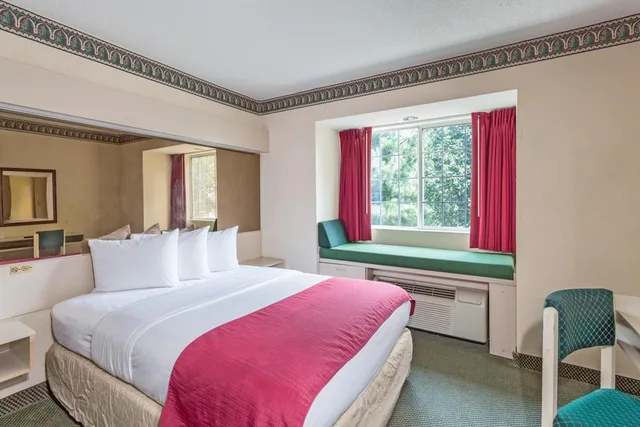 Room, Queen Bed, Smoking, Microtel Inn &amp; Suites by Wyndham Union City/Atlanta Airport 1/2