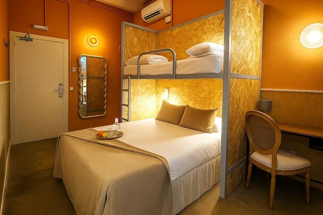 غرفة ثلاثية بسرير مزدوج وسرير بطابقين بحمام مشترك، The Loft Hostel 2/10