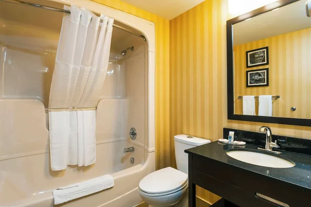 غرفة بسرير كينج، Comfort Inn St. Thomas 3/3