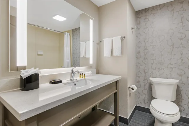 غرفة بسريرين كوين بحوض استحمام لذوي الإعاقة، Best Western Plus Sanford Airport/Lake Mary Hotel 4/4
