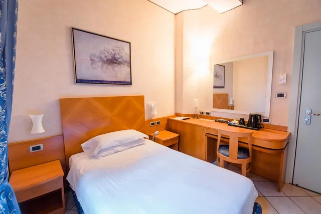 Room, Single, French Bed، Albergo Centrale Bologna 5/10