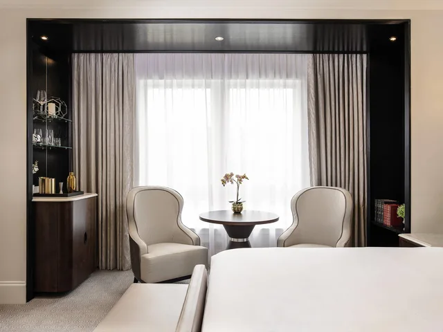 غرفة بسرير كينج، Fairmont Windsor Park 6/7