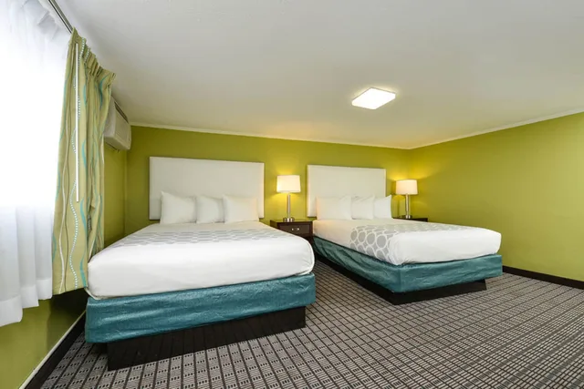 Standard, 2 Queen Beds, Beach Front, City View، Mermaid Inn 2/7