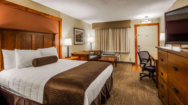 غرفة بسرير كوين مع أريكة لذوي الإعاقة، Best Western Plus High Country Inn 3/10