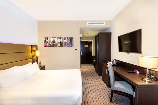 غرفة بسرير كوين، Premier Inn Dubai Al Jaddaf 1/9