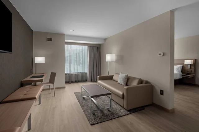 جناح بسرير كينج لذوي الإعاقة، Hyatt House Lansing University Area 2/6