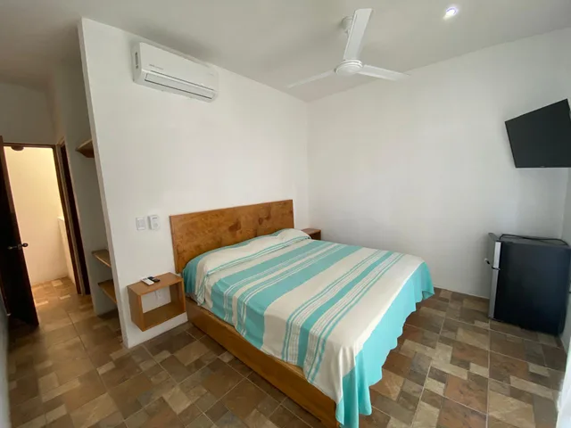 غرفة بسرير مزدوج بإطلالة على البحر، Hotel y Bungalows Acuario 1/4