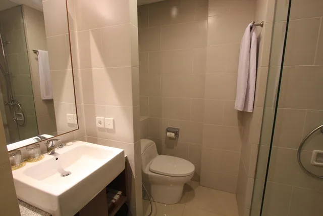غرفة ديلوكس بسرير مزدوج بإطلالة على المسبح في طابق مرتفع، Grand La Walon Hotel 10/10