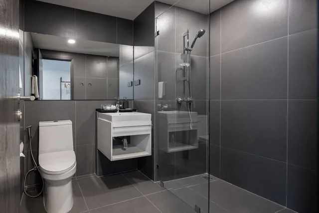 غرفة قياسية بسرير كينج بإطلالة على المسبح، Travelodge Phuket Town 5/7