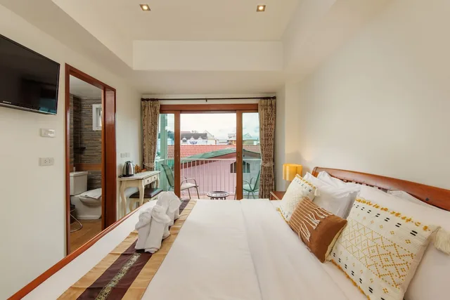 غرفة قياسية بسرير كينج بشرفة، Rendezvous Classic House 2/6
