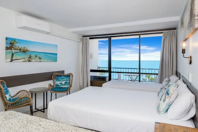 Premium, 1 Double and 1 Single Bed, BAYVIEW TOWER 2/4