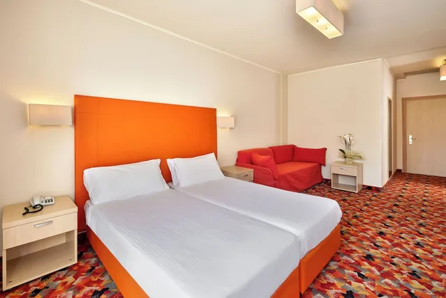غرفة سوبيريور بسريرين منفصلين وسرير بطابقين، Hotel Royal Village 3/10