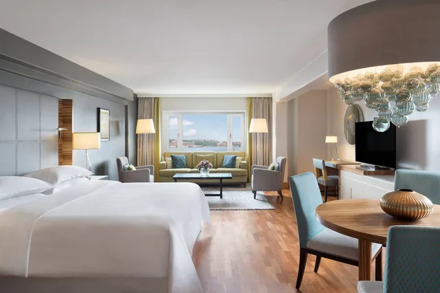 جناح جونيور بسرير كينج بإطلالة على البحيرة بغرفة نوم واحدة، Sheraton Stockholm Hotel 3/9
