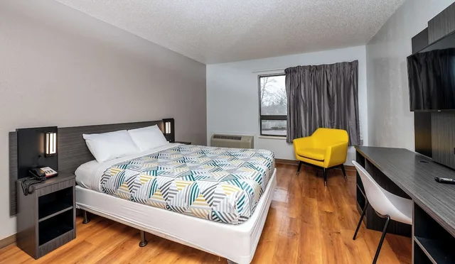 غرفة قياسية بسرير كينج، Motel6 Branford, CT - New Haven 1/7