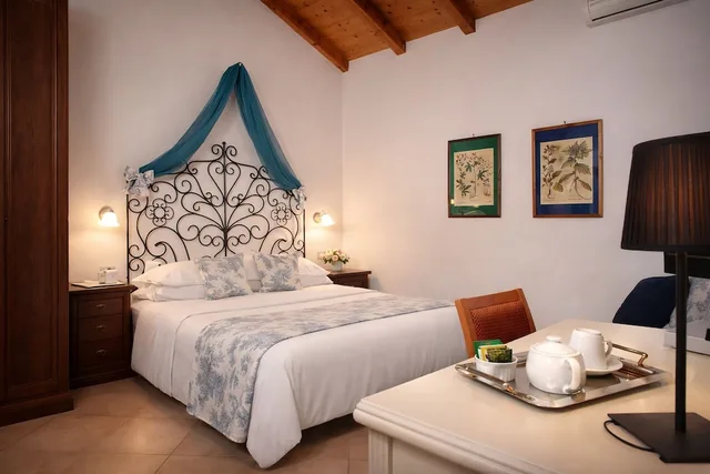 غرفة كلاسيكية ثلاثية بسرير كوين وسرير فردي، Hotel Del Borgo 2/5